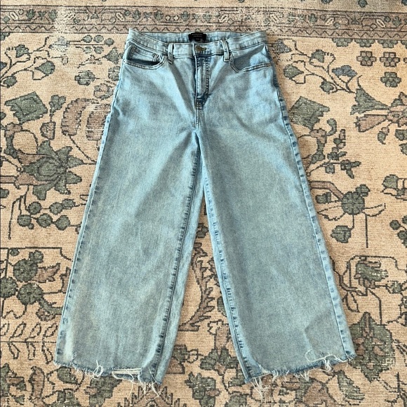 Banana Republic Light BlueWide Leg frayed Cropped jeans size 30/10 EUC - Picture 1 of 8